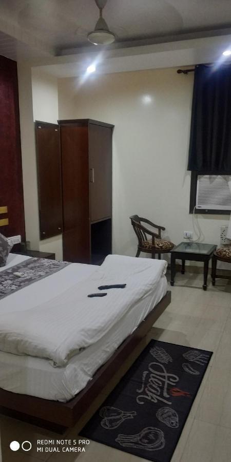 Adb Rooms Udhav Palace New Delhi Exterior foto