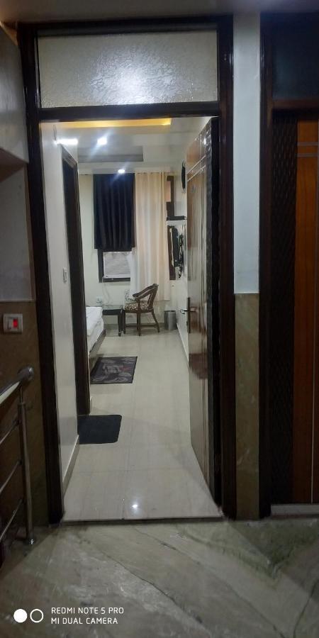Adb Rooms Udhav Palace New Delhi Exterior foto