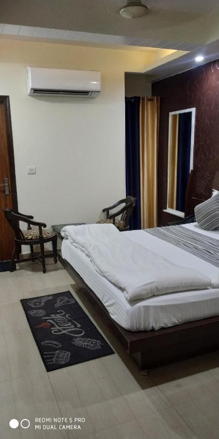 Adb Rooms Udhav Palace New Delhi Exterior foto