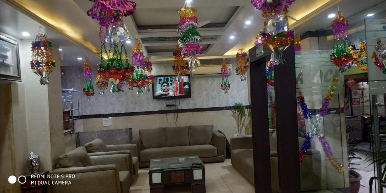 Adb Rooms Udhav Palace New Delhi Exterior foto