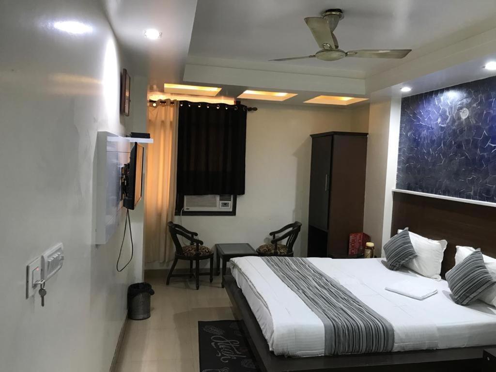 Adb Rooms Udhav Palace New Delhi Exterior foto